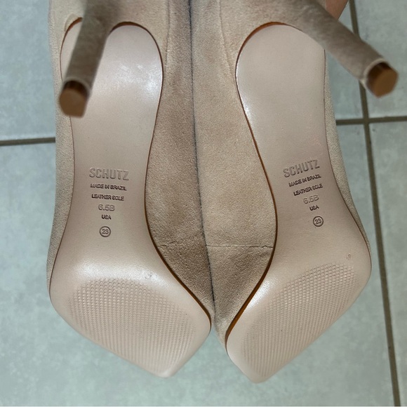 Schutz Lou pointed-toe pump in a honey beige suede - Picture 7 of 9